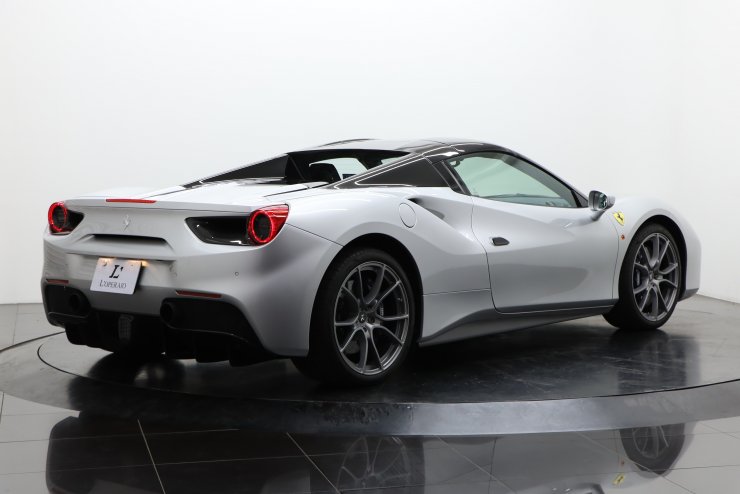 フェラーリ 488 Spyder 正規ディーラー車 ツートンエクステリア