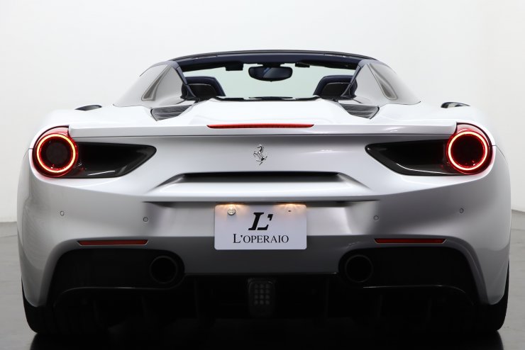 フェラーリ 488 Spyder 正規ディーラー車 ツートンエクステリア
