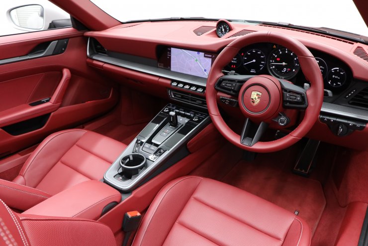 ポルシェ 911(Type992) Targa 4S PDK オプションカラー：クレヨン