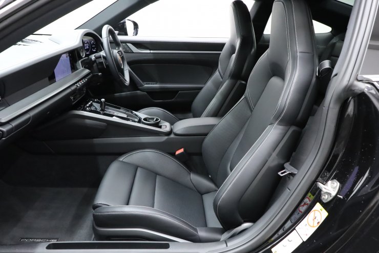ポルシェ 911(Type992) Carrera S PDK 1オーナー 有償色 スポーツ