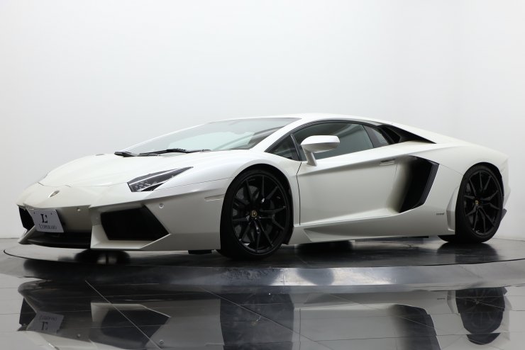 ランボルギーニ アヴェンタドール LP700-4 正規ディーラー車
