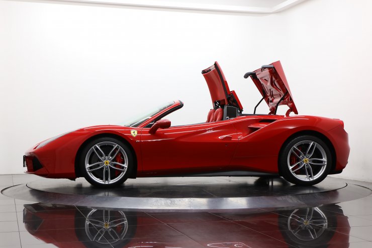 フェラーリ 488 Spyder F1 DCT 20インチ鍛造アルミ フロントリフト