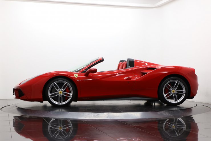 フェラーリ 488 Spyder F1 DCT 20インチ鍛造アルミ フロントリフト