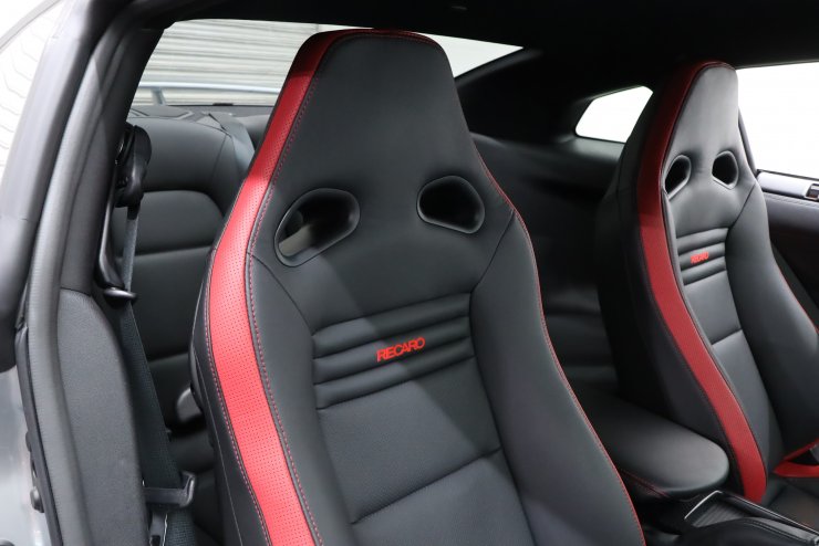日産 GT-R Black Edition 1オーナー 有償色 黒×赤革 スポーツ 