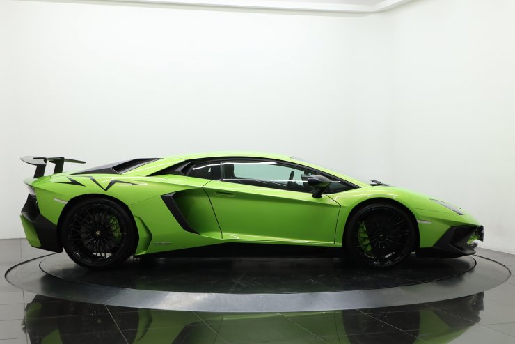 ランボルギーニ アヴェンタドール SV 4WD 正規ディーラー 世界限定600