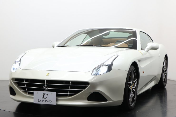 フェラーリ カリフォルニア T F1 DCT 希少カラー：ビアンコフジ 正規