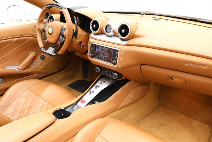 フェラーリ カリフォルニア T F1 DCT 希少カラー：ビアンコフジ 正規