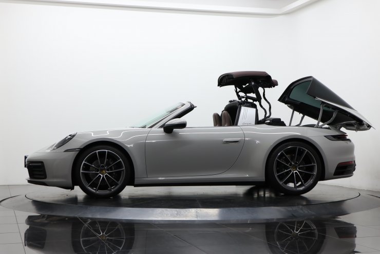 ポルシェ 911(Type992) Targa4 PDK スペシャルカラー：クレヨン 幌