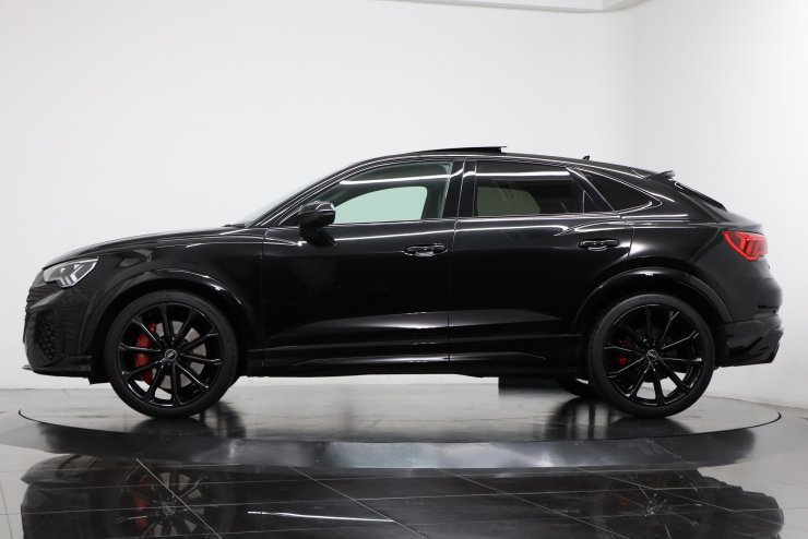 アウディ RS Q3スポーツバック 1オーナー パノラマサンルーフ RS