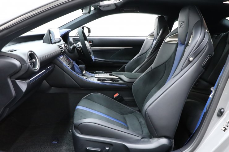レクサスRC F 美品ボディ　LED付き レクサス RC F エモーショナルツーリング 限定25台 黒ハーフ革