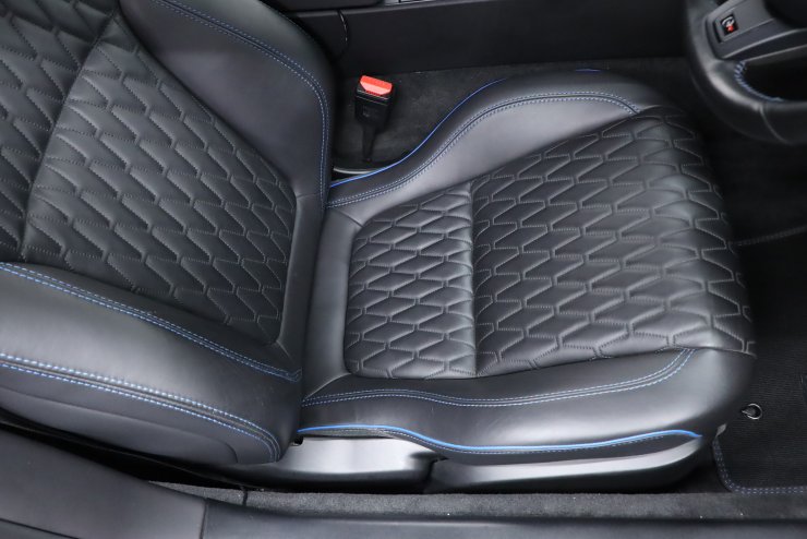 ジャガー Fタイプ SVR Coupe ブラックレザー カーボンブレーキ 20