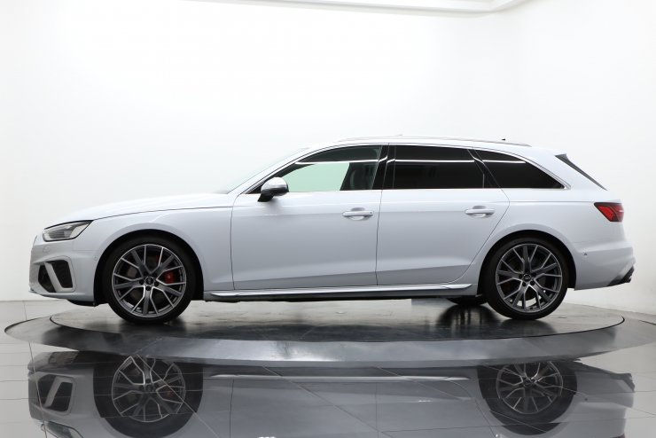 アウディ S4アバント 後期モデル 希少左ハンドル パノラマルーフ