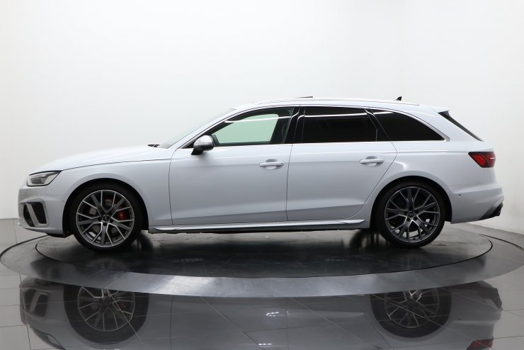 アウディ S4アバント 後期モデル 希少左ハンドル パノラマルーフ