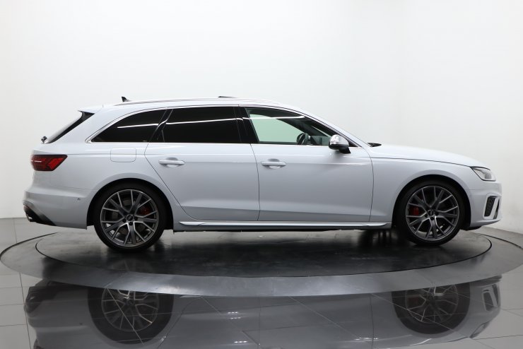 アウディ S4アバント 後期モデル 希少左ハンドル パノラマルーフ