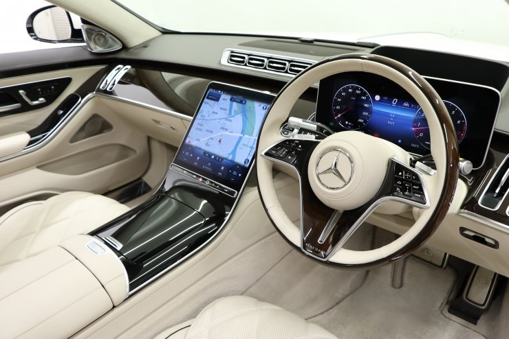 メルセデスベンツ マイバッハ S580 4MATIC 右ハンドル ドライバーズ