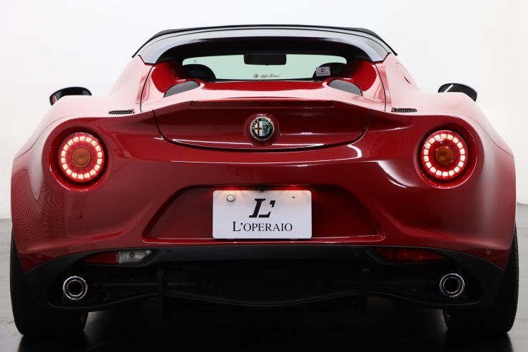 アルファロメオ 4C スパイダー 黒革 18/19インチアルミ スポーツPKG