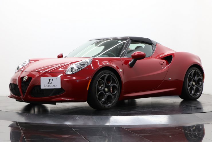 アルファロメオ 4C スパイダー 黒革 18/19インチアルミ スポーツPKG