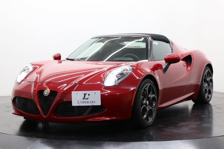 アルファロメオ 4C スパイダー 黒革 18/19インチアルミ スポーツ