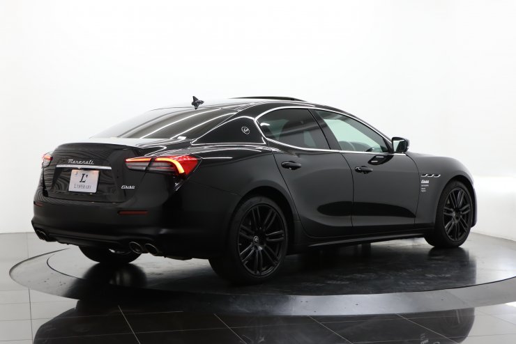 マセラティ ギブリ GTハイブリッド Fragment Operanera 国内40台限定