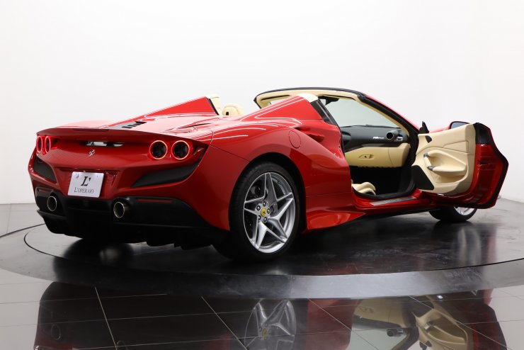 フェラーリ F8 Spider F1 DCT 1オーナー クレマレザー 20インチ鍛造