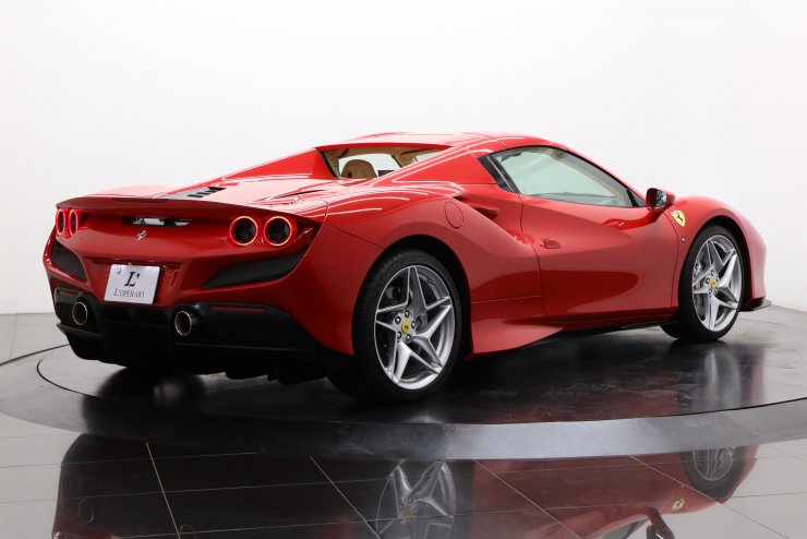 フェラーリ F8 Spider F1 DCT 1オーナー クレマレザー 20インチ鍛造