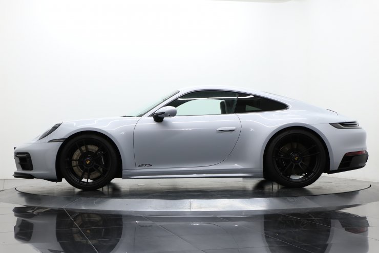 ポルシェ 911(Type992) Carerra GTS PDK 1オーナー 有償カラー