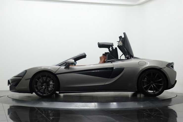 マクラーレン 570S Spider 有償カラー 左ハンドル ブラウンレザー