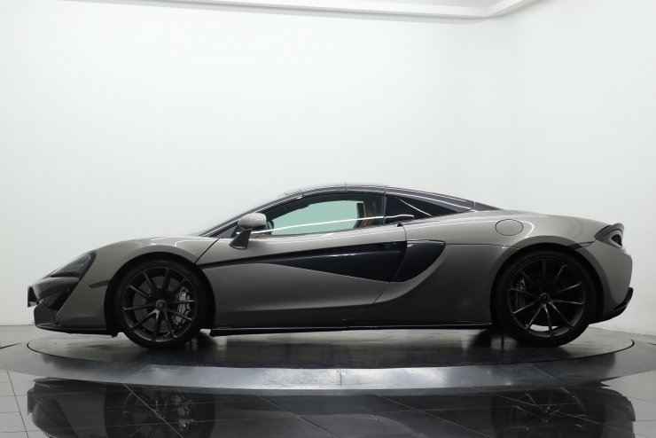 マクラーレン 570S Spider 有償カラー 左ハンドル ブラウンレザー