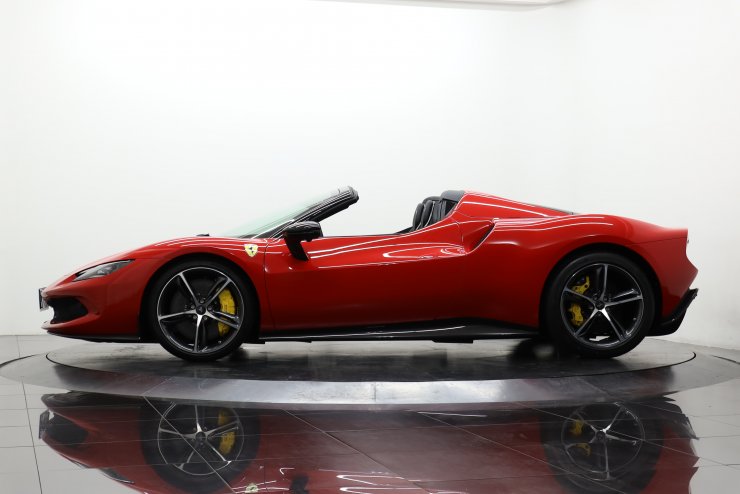フェラーリ 296 GTS F1 DCT 1オーナー 正規D車 新車