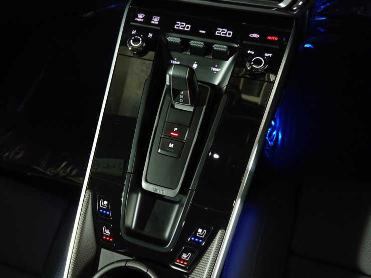 ポルシェ 911(Type992) Turbo S PDK OP総額約800万円 PCCB PASM