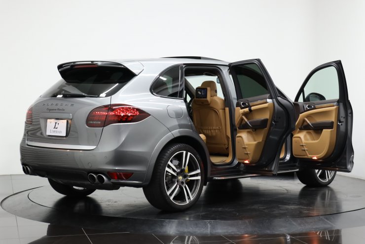 ポルシェ カイエン(Type958) Turbo Tip-S 左ハンドル エスプレッソ