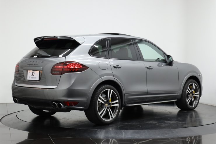 ポルシェ カイエン(Type958) Turbo Tip-S 左ハンドル エスプレッソ