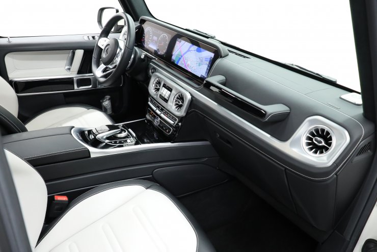 メルセデスベンツ Gクラスロング G550 AMGライン 有償色 白×黒革