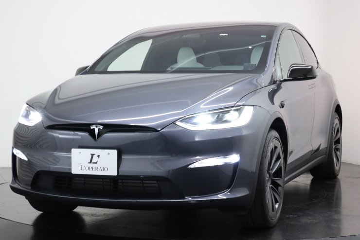 テスラ テスラ モデルX プラッド 左ハンドル 現行モデル 有償カラー ホワイト