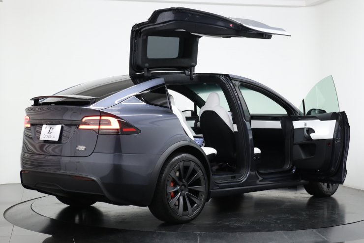 テスラ モデルX プラッド 左ハンドル 現行モデル 有償カラー ホワイト