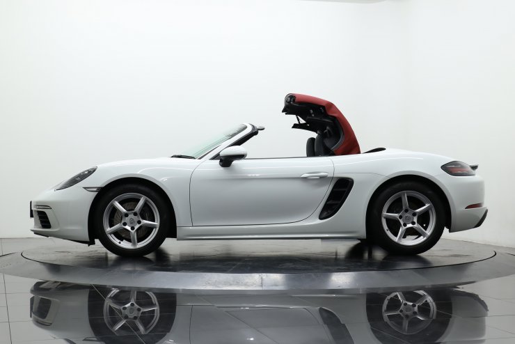 ポルシェ 718 Boxster PDK レッド幌 ツートンレザーパッケージ