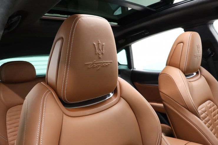 マセラティ レヴァンテ Trofeo 後期モデル 左H【タイヤ4本新品】有償