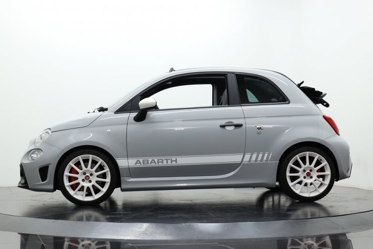 アバルト595 エッセエッセアルミホイール4本 アバルト 595C エッセエッセ 限定90台 AKRAPOVIC製マフラー 17インチ