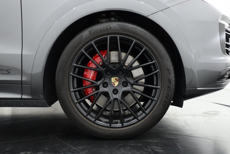 ポルシェ カイエン GTS クーペ 有償色 1オーナー クレヨン