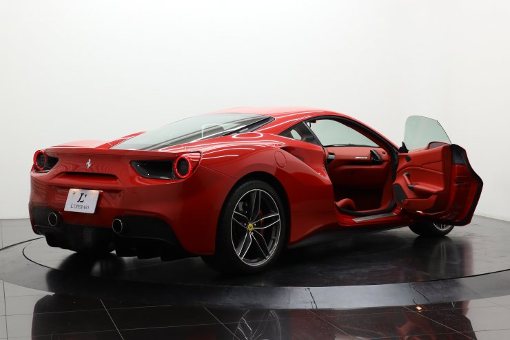 フェラーリ 488 GTB F1 DCT 正規ディーラー車 カーボンLEDステアリング