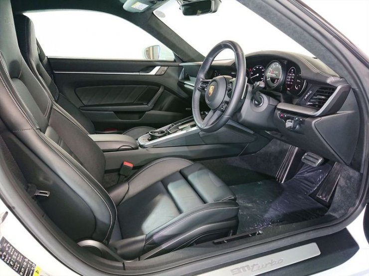 ポルシェ 911(Type992) ターボ PDK スポーツクロノPKG 純正20/21インチ