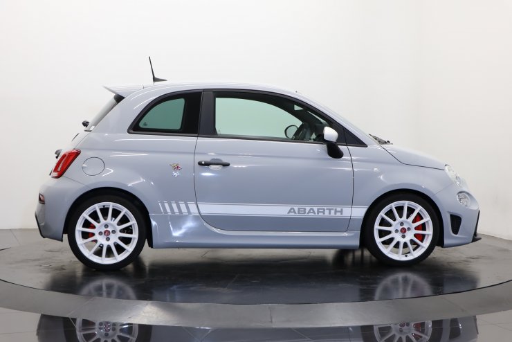 アバルト595エッセエッセアルミホイール4本 アバルト 595 エッセエッセ 限定60台 AKRAPOVIC製マフラー 17インチ