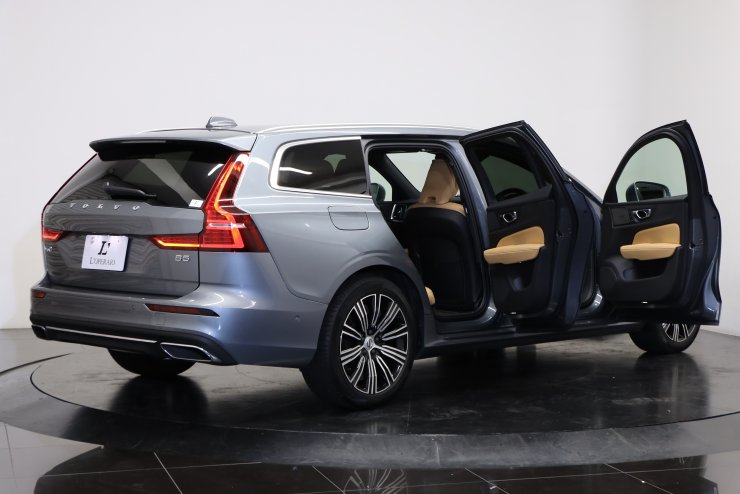 ボルボ V60 【ワンプライス車両】B5 インスクリプション 1オーナー