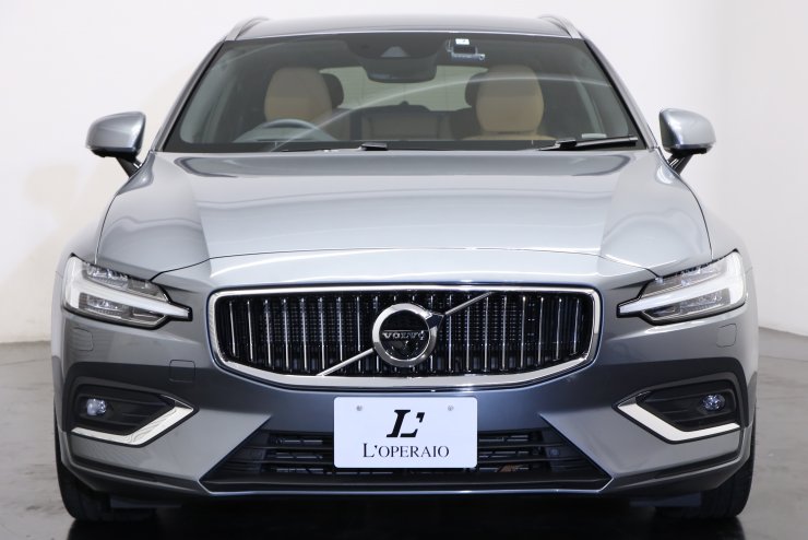 ボルボ V60 【ワンプライス車両】B5 インスクリプション 1オーナー