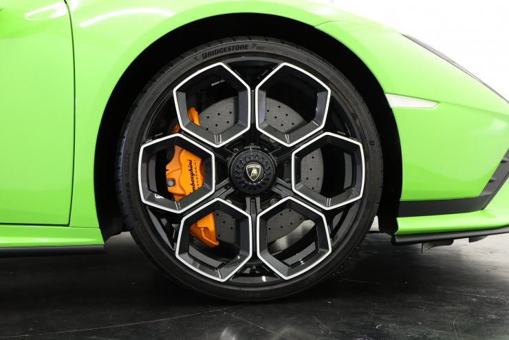 ランボルギーニ ウラカン テクニカ グリーンフルラッピング(車体