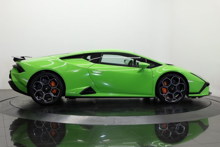 ランボルギーニ ウラカン テクニカ グリーンフルラッピング(車体色