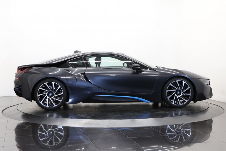 BMW i8 クーペ ピュアインパルスPKG ストレージPKG シート