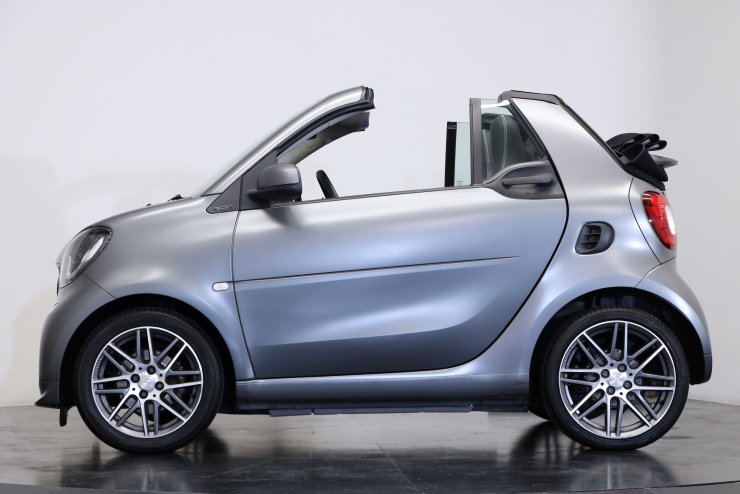 スマート フォーツーカブリオ BRABUS【ワンプライス車両
