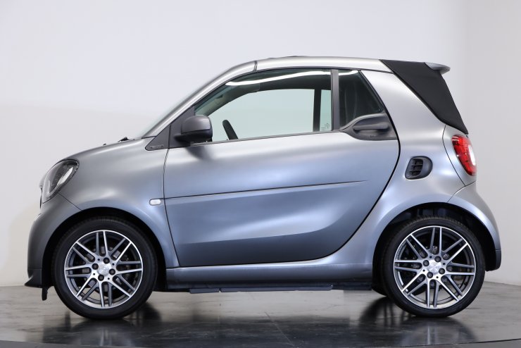 スマート フォーツーカブリオ BRABUS【ワンプライス車両
