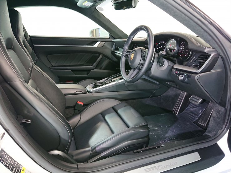 ポルシェ 911(Type992) ターボ PDK スポーツクロノPKG 純正20/21インチ